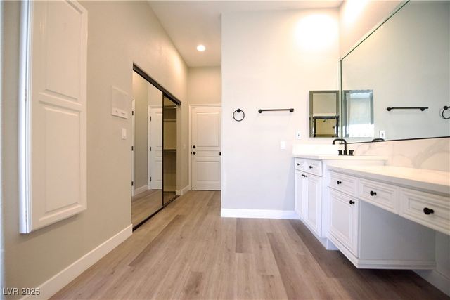 2111 Loro Court, Las Vegas, NV 89117