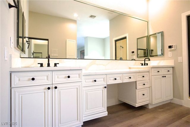 2111 Loro Court, Las Vegas, NV 89117