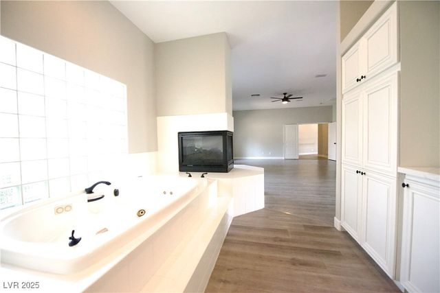 2111 Loro Court, Las Vegas, NV 89117