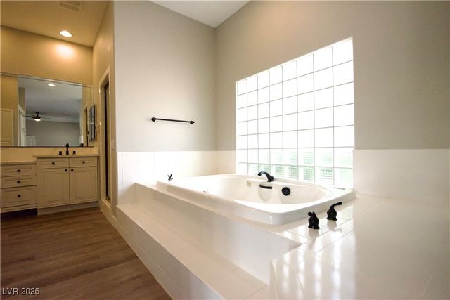 2111 Loro Court, Las Vegas, NV 89117