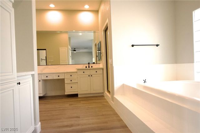 2111 Loro Court, Las Vegas, NV 89117