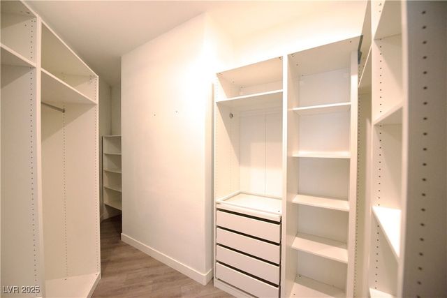 2111 Loro Court, Las Vegas, NV 89117