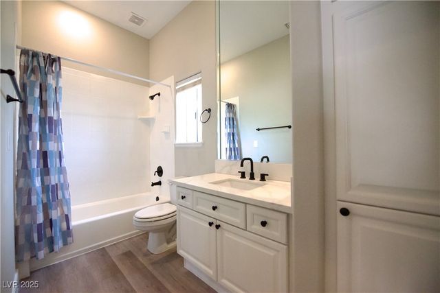 2111 Loro Court, Las Vegas, NV 89117