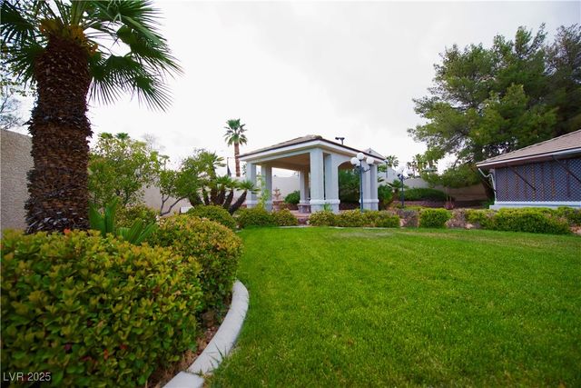 2111 Loro Court, Las Vegas, NV 89117