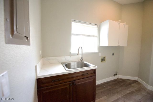 2111 Loro Court, Las Vegas, NV 89117