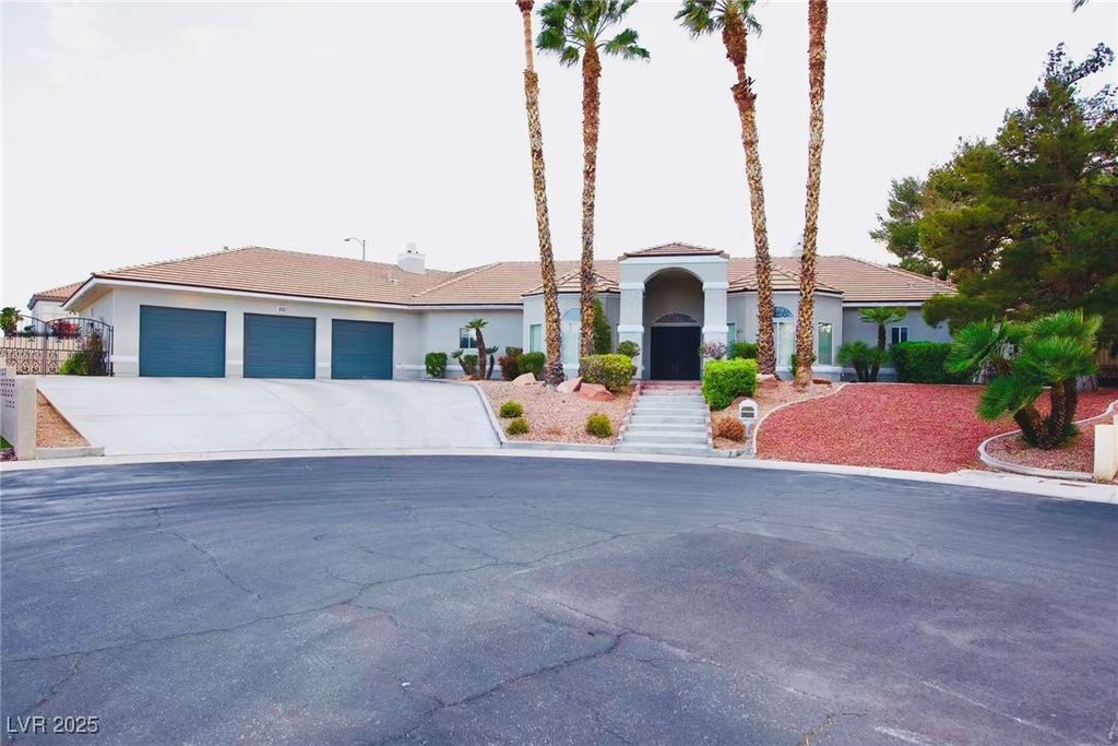 2111 Loro Court, Las Vegas, NV 89117