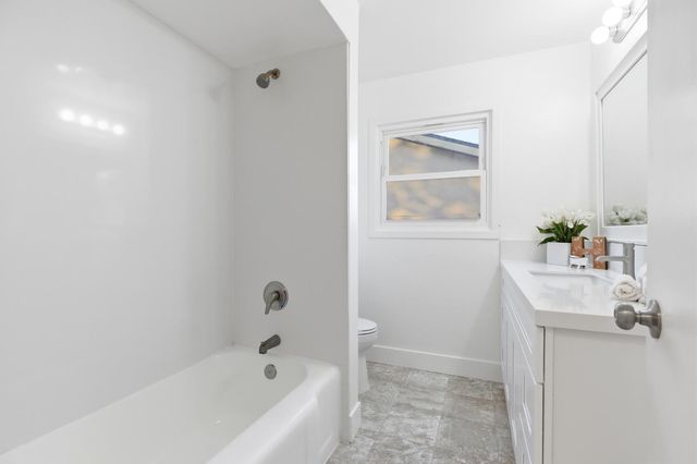 217 Gregory Ln, Modesto, CA 95354