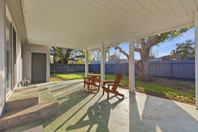 217 Gregory Ln, Modesto, CA 95354