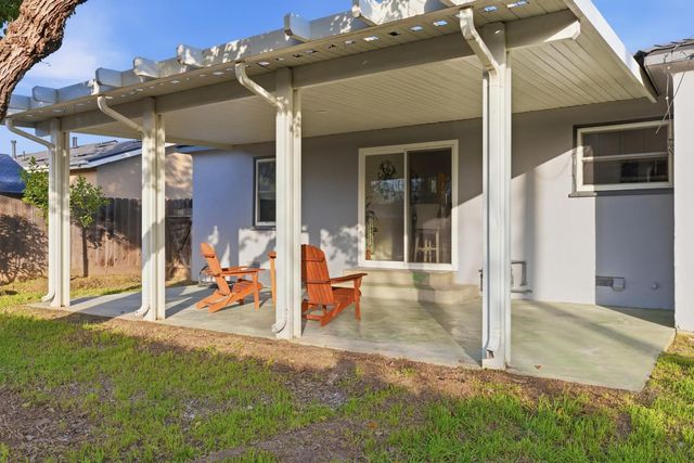 217 Gregory Ln, Modesto, CA 95354