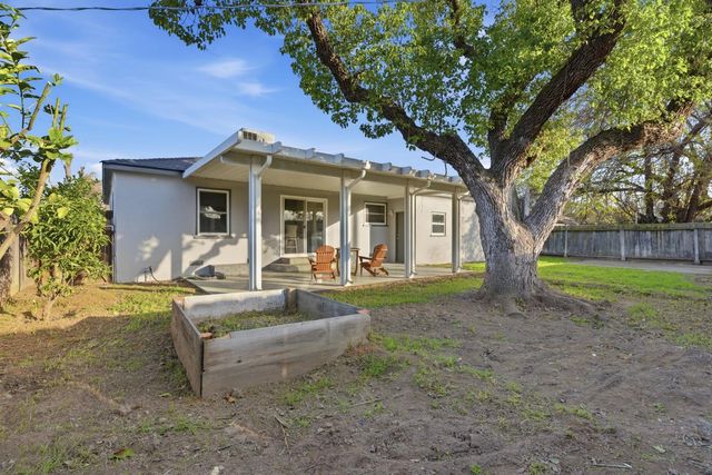 217 Gregory Ln, Modesto, CA 95354