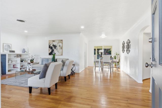 217 Gregory Ln, Modesto, CA 95354