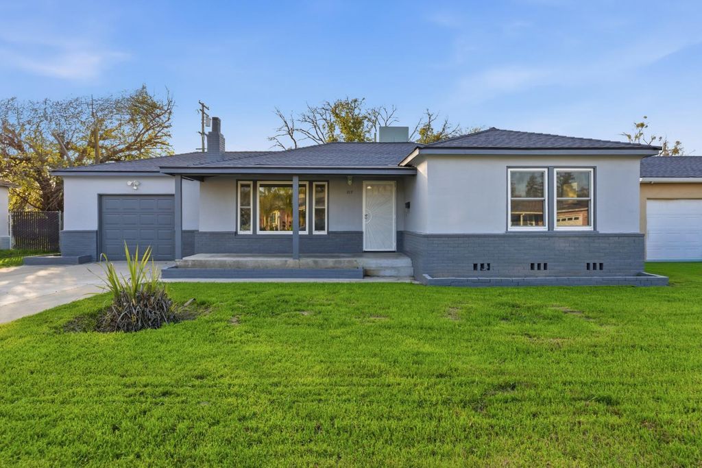217 Gregory Ln, Modesto, CA 95354