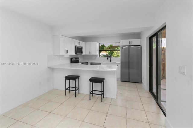 14213 SW 94th Cir Ln 104-8, Miami, FL 33186