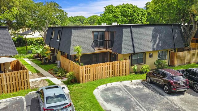 14213 SW 94th Cir Ln 104-8, Miami, FL 33186