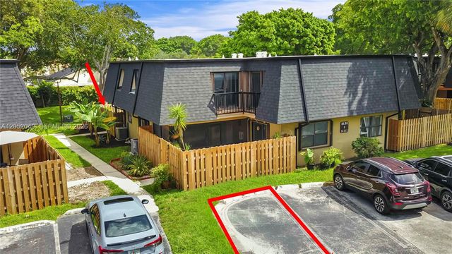 14213 SW 94th Cir Ln 104-8, Miami, FL 33186