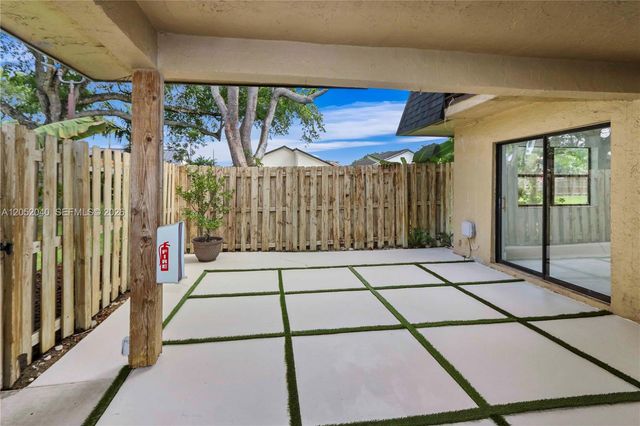 14213 SW 94th Cir Ln 104-8, Miami, FL 33186