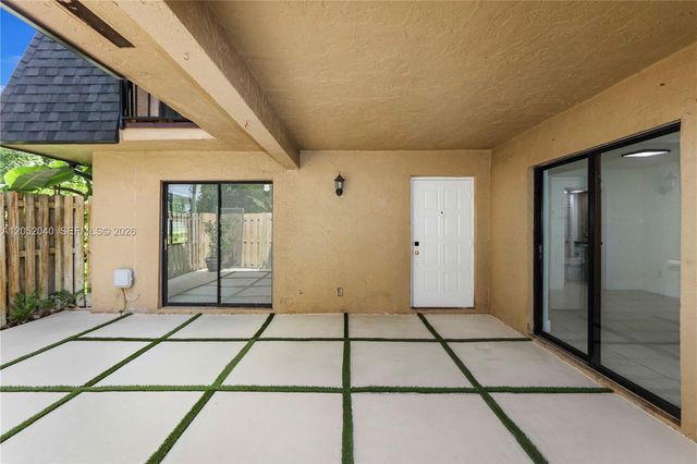 14213 SW 94th Cir Ln 104-8, Miami, FL 33186