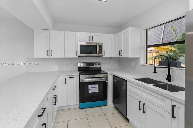 14213 SW 94th Cir Ln 104-8, Miami, FL 33186
