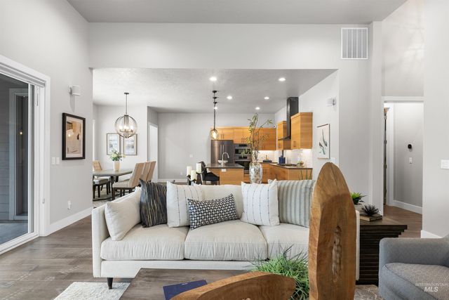 4143 W Prickly Pear Dr, Eagle, ID 83616