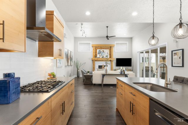 4143 W Prickly Pear Dr, Eagle, ID 83616