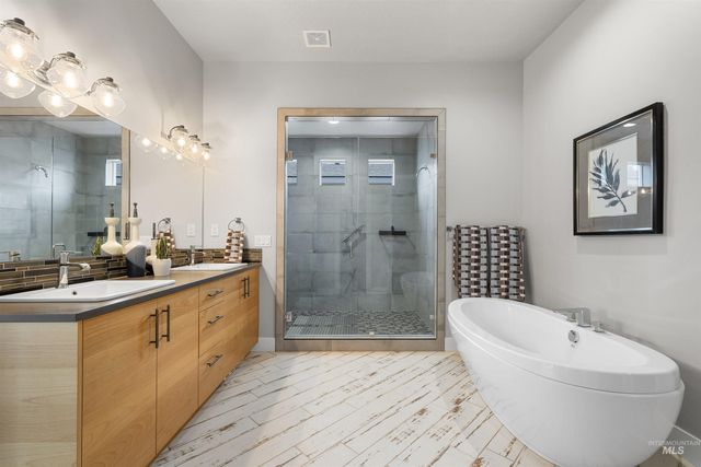 4143 W Prickly Pear Dr, Eagle, ID 83616