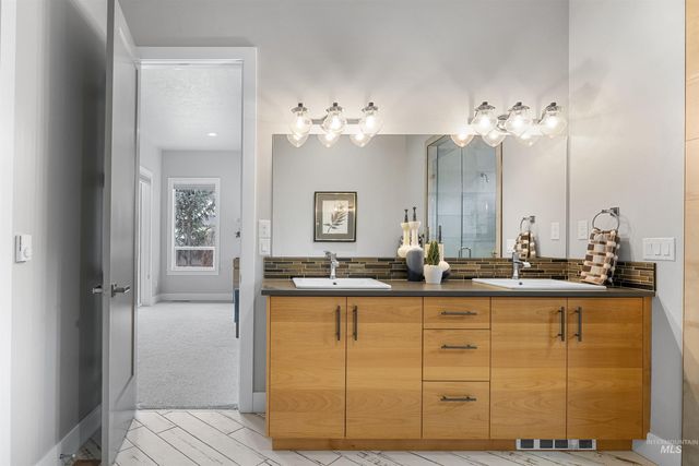 4143 W Prickly Pear Dr, Eagle, ID 83616