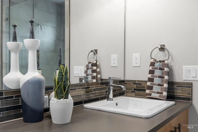 4143 W Prickly Pear Dr, Eagle, ID 83616