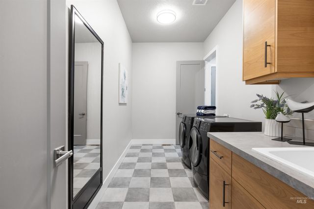 4143 W Prickly Pear Dr, Eagle, ID 83616