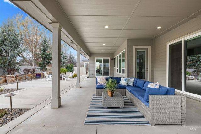 4143 W Prickly Pear Dr, Eagle, ID 83616