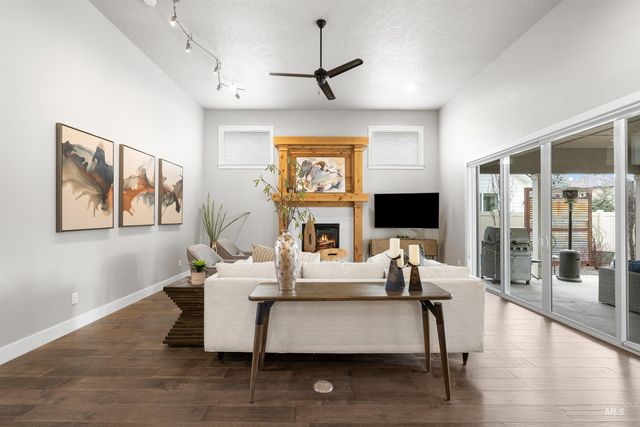 4143 W Prickly Pear Dr, Eagle, ID 83616