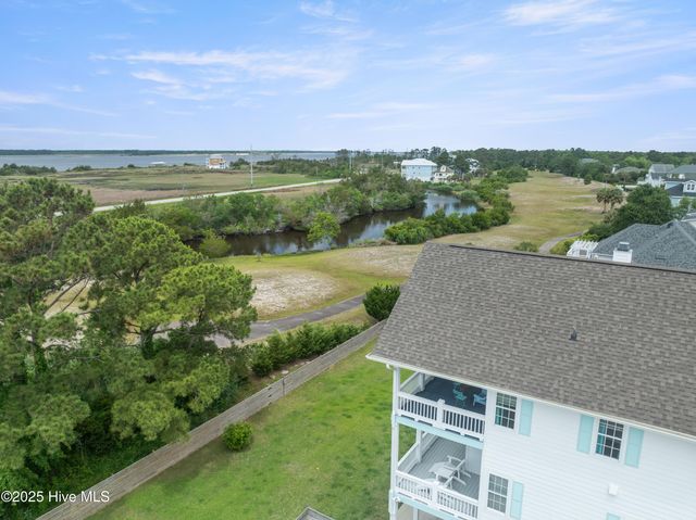 8320 Lakeview Drive, Wilmington, NC 28412