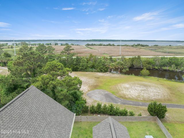 8320 Lakeview Drive, Wilmington, NC 28412
