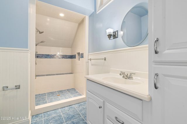 8320 Lakeview Drive, Wilmington, NC 28412