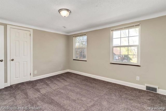 5574 Buckingham Avenue, Detroit, MI 48224