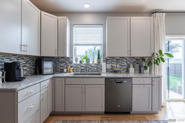 20459 E Street, Omaha, NE 68022