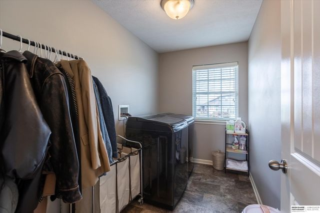 20459 E Street, Omaha, NE 68022