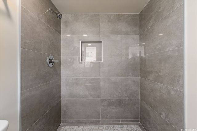 3056 Kalakaua Avenue 5W, Honolulu, HI 96815