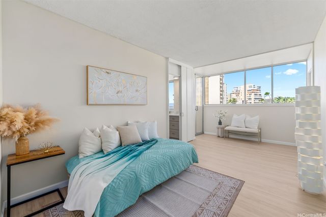 3056 Kalakaua Avenue 5W, Honolulu, HI 96815