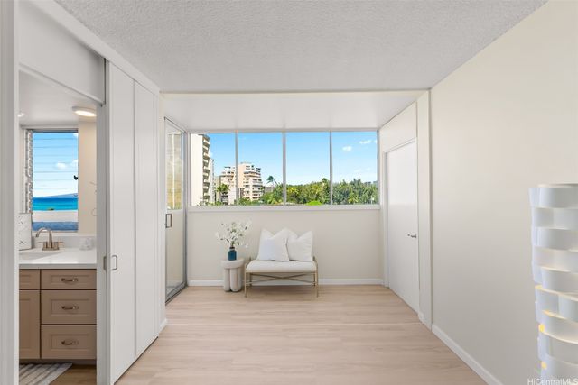 3056 Kalakaua Avenue 5W, Honolulu, HI 96815