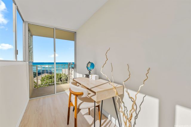 3056 Kalakaua Avenue 5W, Honolulu, HI 96815