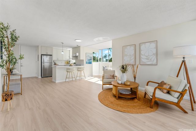 3056 Kalakaua Avenue 5W, Honolulu, HI 96815