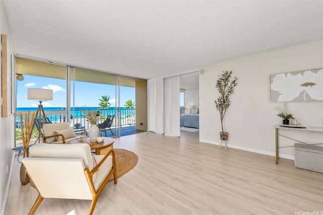3056 Kalakaua Avenue 5W, Honolulu, HI 96815