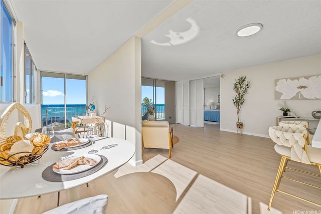 3056 Kalakaua Avenue 5W, Honolulu, HI 96815