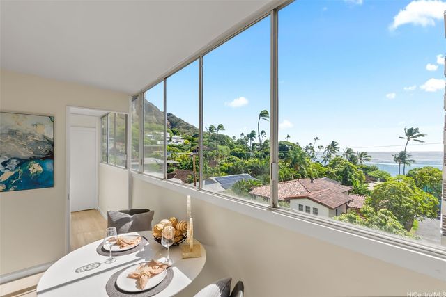 3056 Kalakaua Avenue 5W, Honolulu, HI 96815