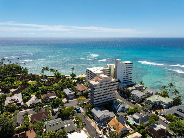 3056 Kalakaua Avenue 5W, Honolulu, HI 96815
