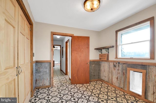 221 HARTMAN RD, Reading, PA 19606