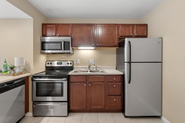 756 W Kilgore Road 306, Kalamazoo, MI 49008