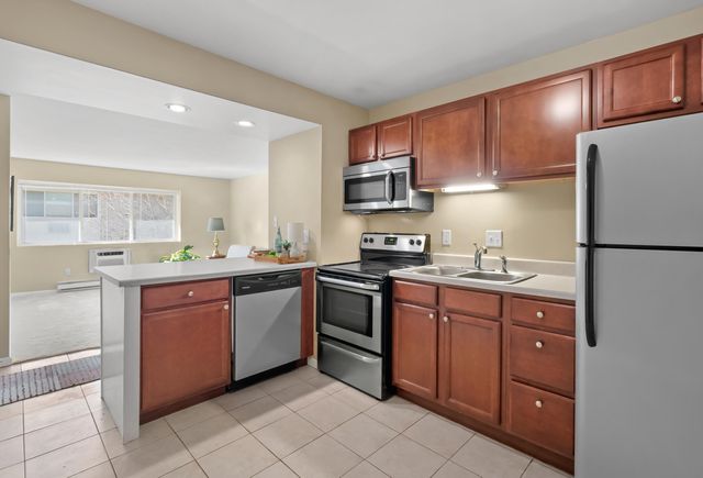 756 W Kilgore Road 306, Kalamazoo, MI 49008