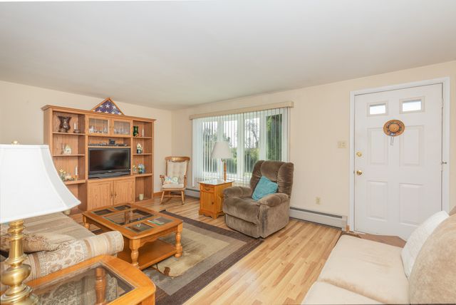 7 Paramount Drive, Seymour, CT 06483