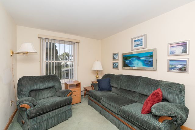 7 Paramount Drive, Seymour, CT 06483